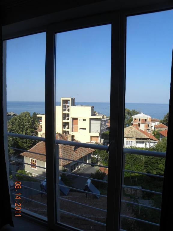 Apartcomplex New Tawn Obzor Rom bilde