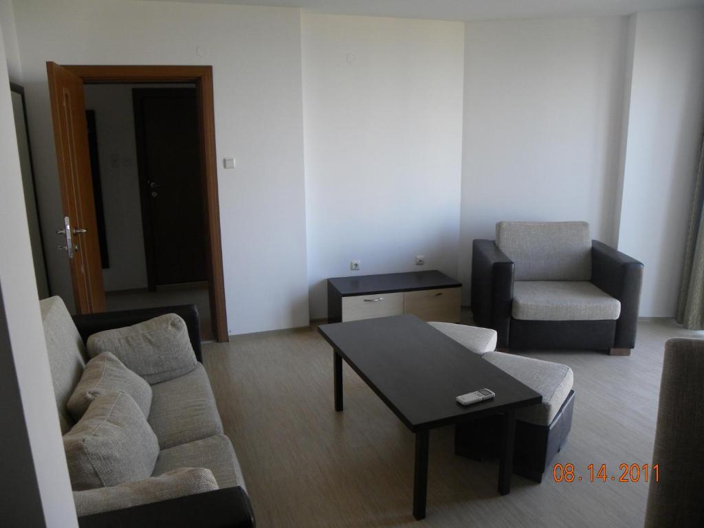 Apartcomplex New Tawn Obzor Rom bilde