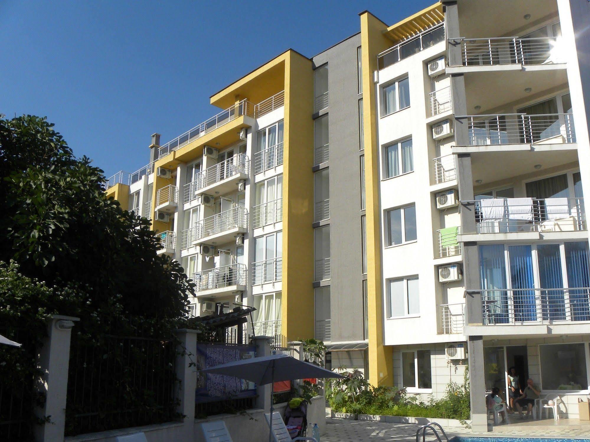 Apartcomplex New Tawn Obzor Eksteriør bilde