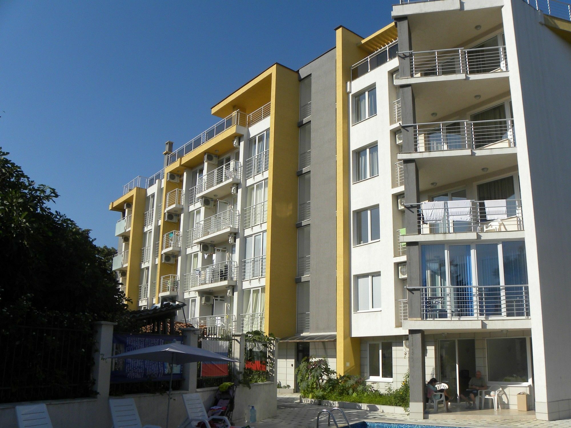 Apartcomplex New Tawn Obzor Eksteriør bilde